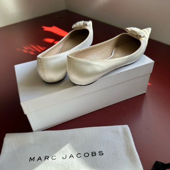 NWOT Marc Jacobs Satin Creme Point Toe Flats - Never Worn! Size 38 - Picture 6 of 8